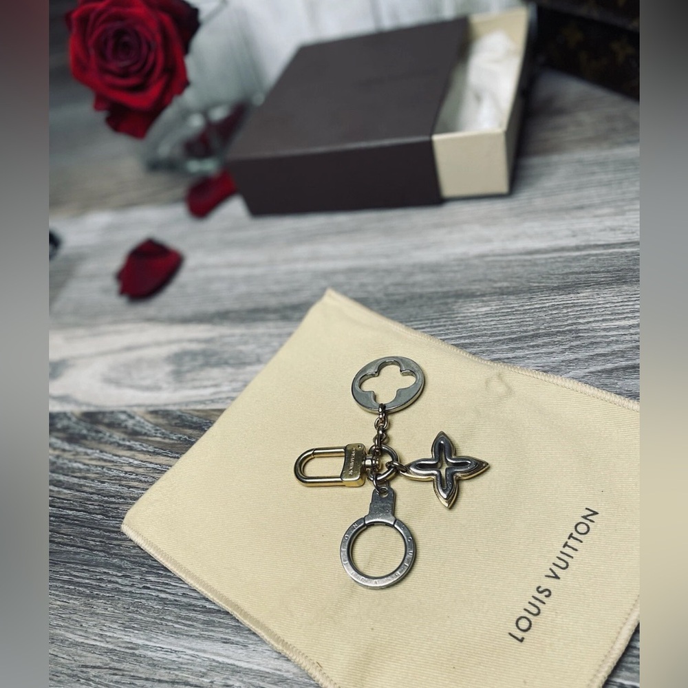 Louis Vuitton LV Insolence Key Holder Charm Gold Silver Keychain Ring | RARE